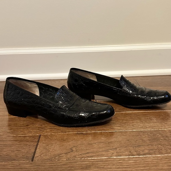 Salvatore Ferragamo | Black Crocodile Pattern Loafers - Picture 3 of 13